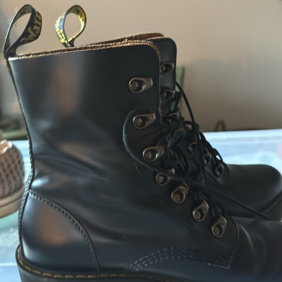 Dr.Marten’s LEONA WOMEN'S VINTAGE SMOOTH LEATHER HEELED BOOTS - Picture 5 of 6